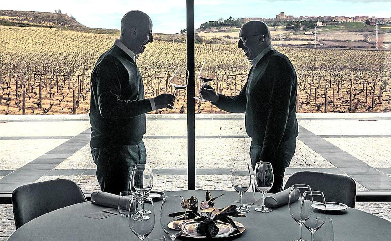 Dining at El Puntido overlooking the vineyard