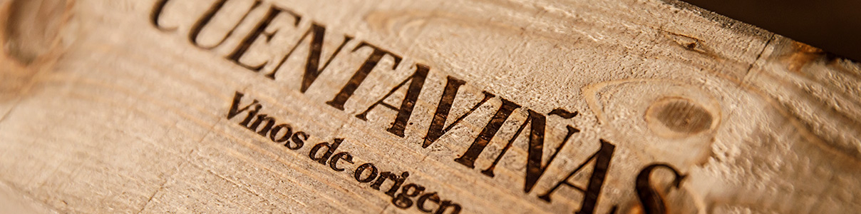 Cuentaviñas name branded into a wooden wine case
