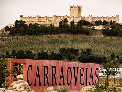 The Carraovejas sign in the foreground with Peñafiel castle on the hill above